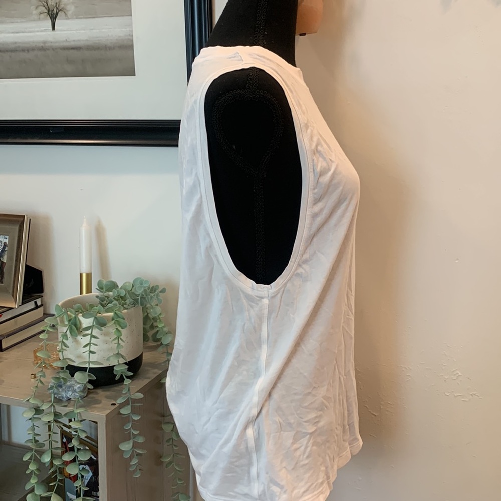 Lululemon sleeveless white tee - Picture 6 of 9